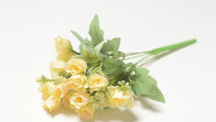 Розы искусственные нежные, 5 веток, 30 см. Цвет микс