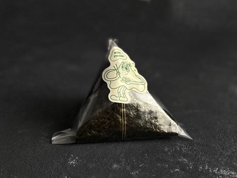 Онигири с тунцом