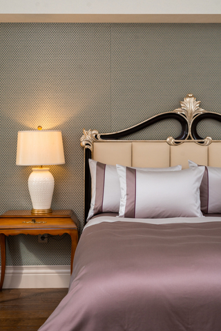 Постельное белье 2 спальное евро макси Сlaire Batiste Atelier Valmont серо-розовое