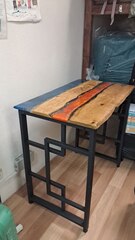 Эксклюзивный офисный стол из натурального дуба и эпоксидной смолы 