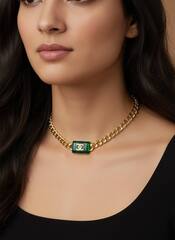 kole-cep-chanel-s-zelyonoj-pryamougolnoj-vstavkoj