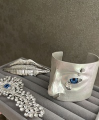 53471- Браслет - манжета FACE широкий в стиле Schiaparelli матовое серебро