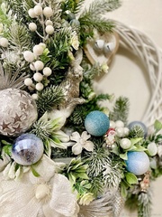 Ягоды БЕЛЫЕ искусственные на ветке, 10 ягод на ветке, гроздь 25 см., набор 10 шт.