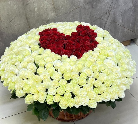 ვარდები კალათაში