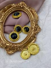 Пуговицы с матовым золотистым обрамлением и черным мраморным камнем