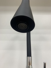 Смеситель для кухни с гибким изливом черный + хром