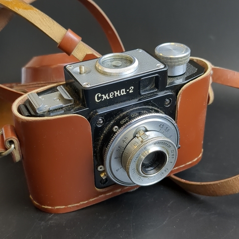 №26 Фотоаппарат "Смена-2" в оригинальном кофре , пластик, стекло, металл, кожа, Государственный оптико-механический завод имени ОГПУ (ГОМЗ), СССР, 1958-1961 гг.