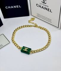 kole-cep-chanel-s-zelyonoj-pryamougolnoj-vstavkoj