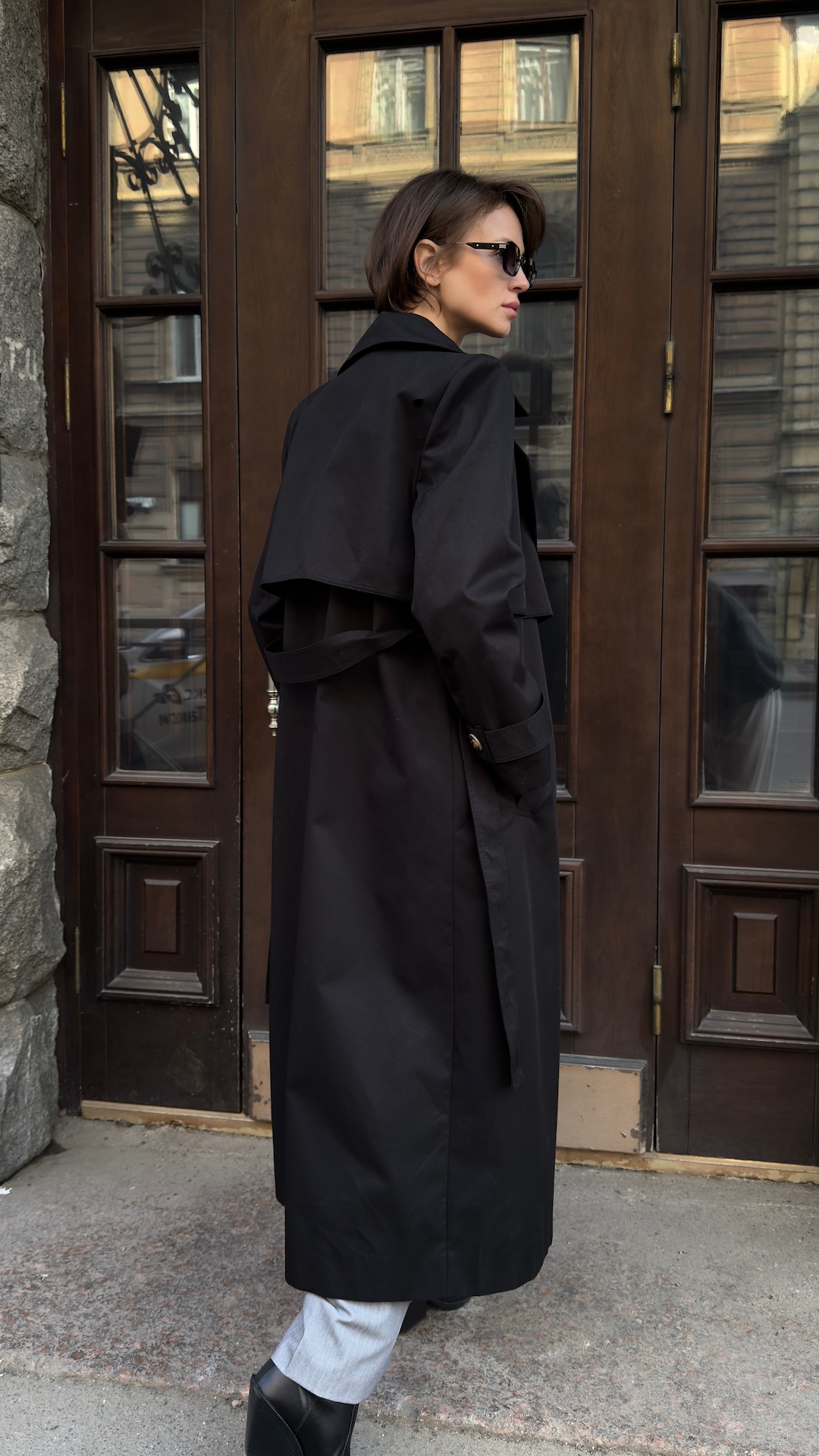 Тренч полной длины с английским воротником и кокеткой