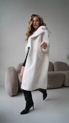 Шуба женская KRISTINA без утеплителя белый