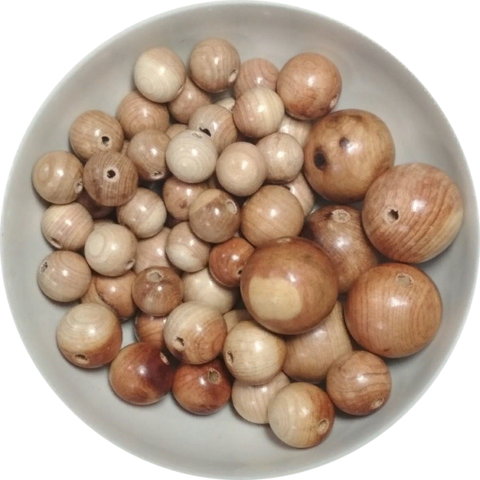 Бусина из можжевельника