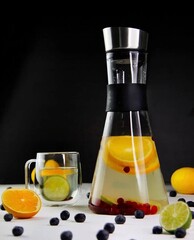 Кувшин для воды, сока и других напитков с крышкой фильтром и резиновой манжетой, 1,5 литра