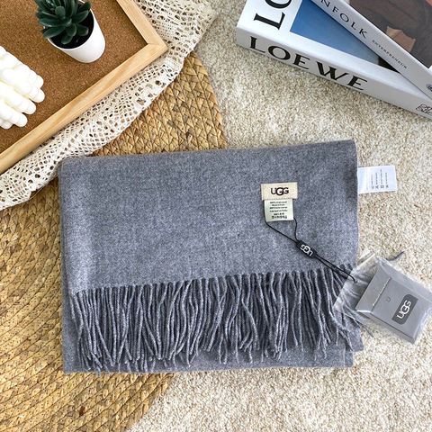 Ugg Scarf Grey