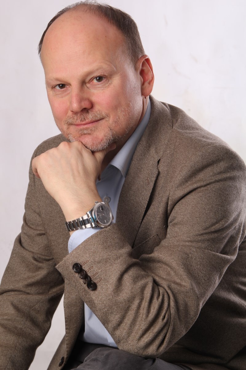 Лапин Александр Николаевич директор по экономике и финансам pro