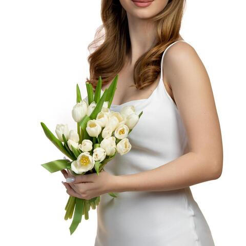 Букет 25 белых тюльпанов