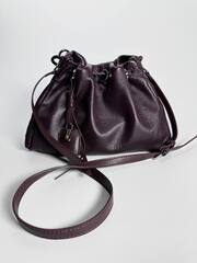 Женская сумка-кисет бордового цвета