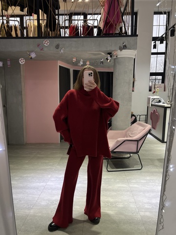 Шерстяной костюм красный