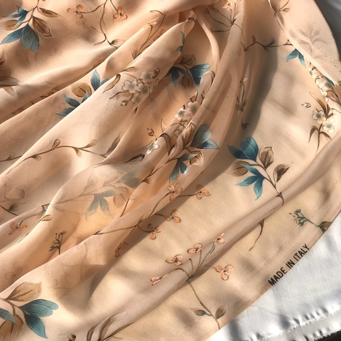 Ткань шифон шелковый персиковый с цветами 1152