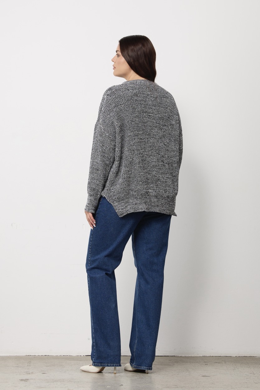 Джемпер вязаный с разрезами, черно-белый