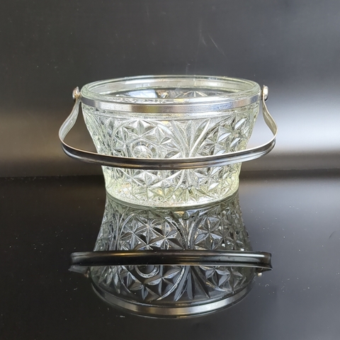 Ваза конфетница хрустальная с металлической ручкой, красивый узор, вазочка хрусталь винтаж СССР 1970-1990 гг