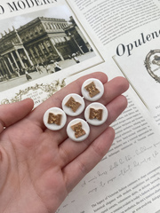 Пуговицы текстильные белые с золотом