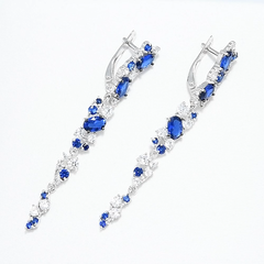 94022427-sergi-dlinnye-iz-serebra-s-sapfirovymi-fianitami