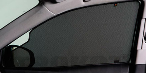 Каркасные автошторки на магнитах для Hyundai Accent (4) (2010+) Хетчбек. Комплект на передние двери с вырезами под курение с 2 сторон