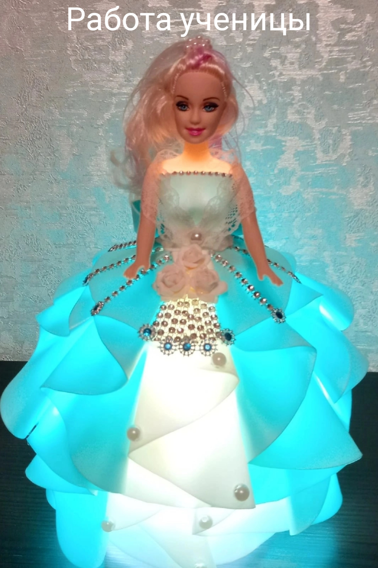 Платье конструктор для куклы Барби из старой тюли - YouTube | Novelty lamp, Novelty, Decor