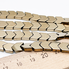 Гематит Стрелка бусины (имитация), цвет золотистый, размер около 8*8,8 мм, цена за 13-14 шт (1/4 нити)