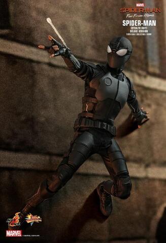 Фигурка Человек паук масштаб 1/6 Человек-паук Вдали от дома Hot Toys Deluxe Version
