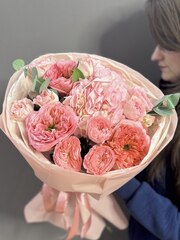 Авторский букет с пионовидными розами сорта "Мандарин"