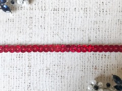 Тесьма пайетки на нитке с голограммой, ш. 0,6 см.