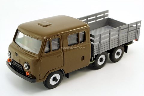 UAZ-39094 Farmer long wheelbase 3-axle (metal cabin) Agat Mossar Tantal 1:43