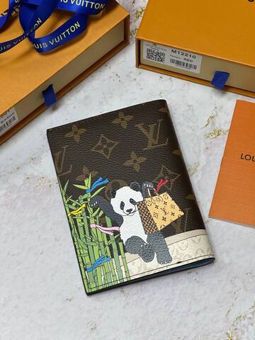 Обложка для паспорта Louis Vuitton Vivienne Holidays