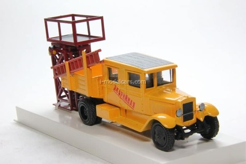 ZIS-5 maintenance lift guard deployed yellow LOMO-AVM 1:43
