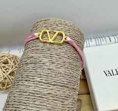 58214 - Браслет VALENTINO с подвеской логотипом на красной нити