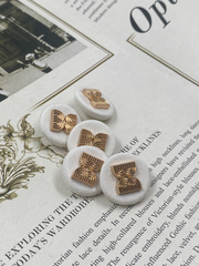 Пуговицы текстильные белые с золотом