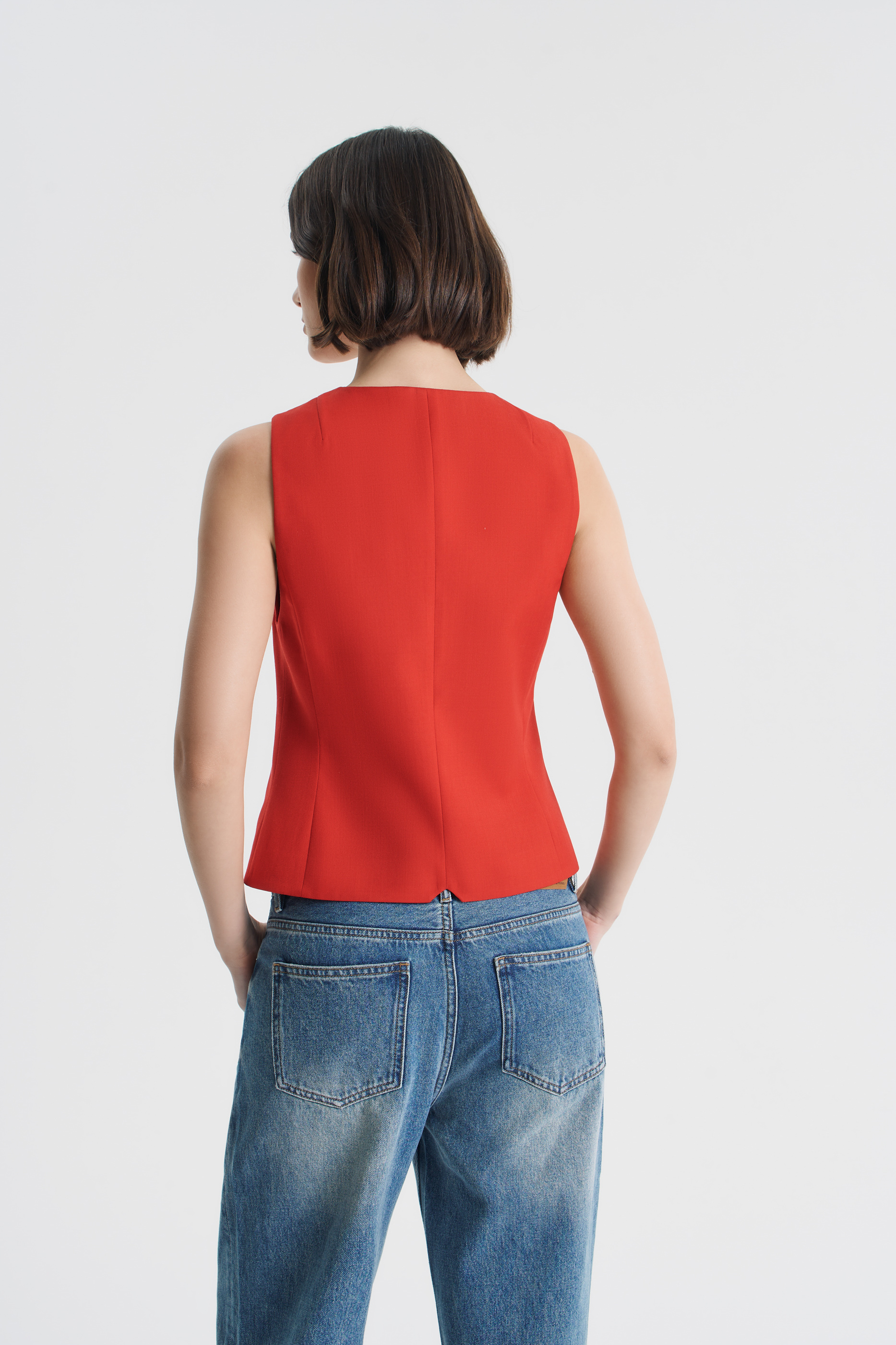 Жилет приталенный