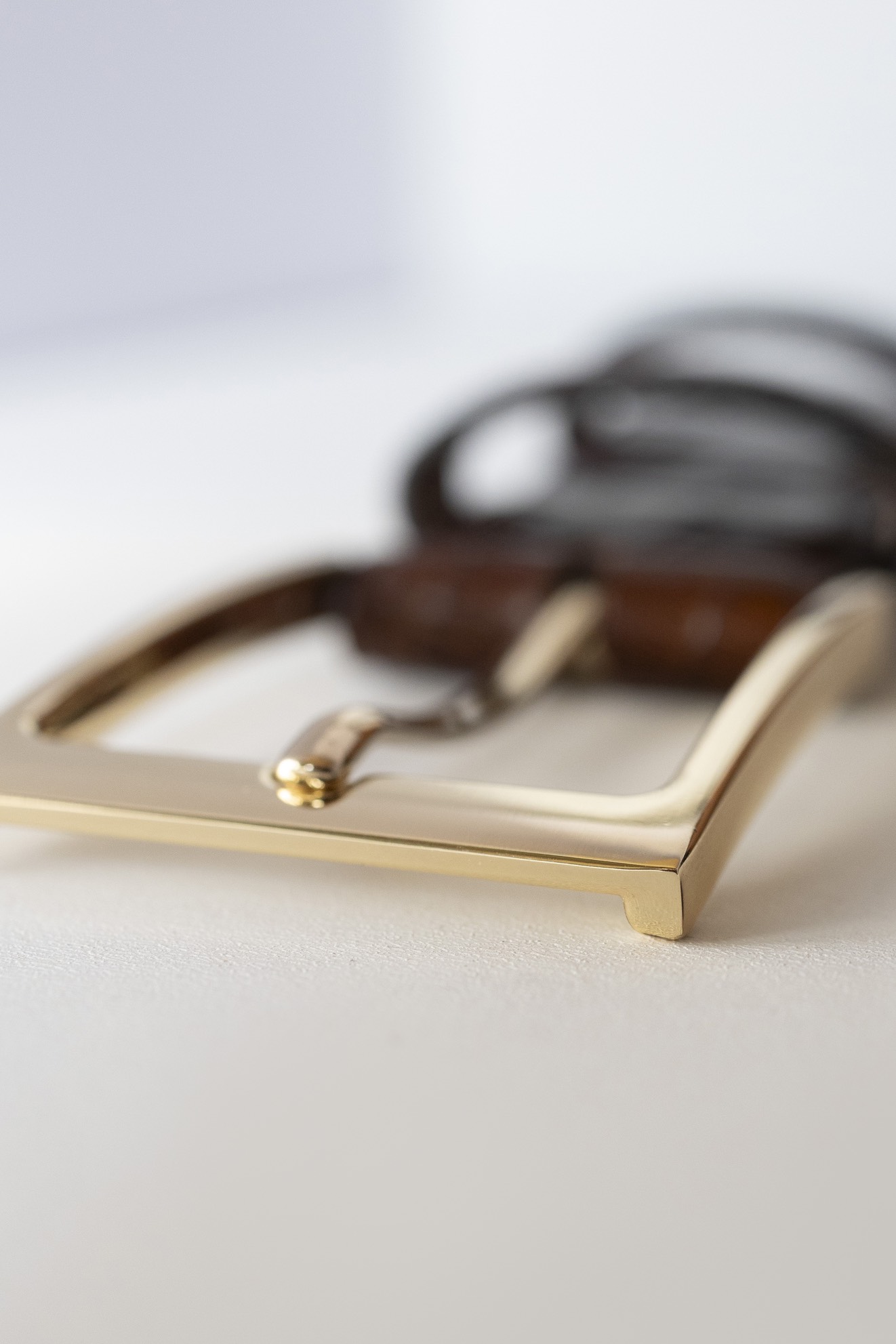 Классический ремень из кожи с тиснением под крокодила, 35 мм, темно-коричневый