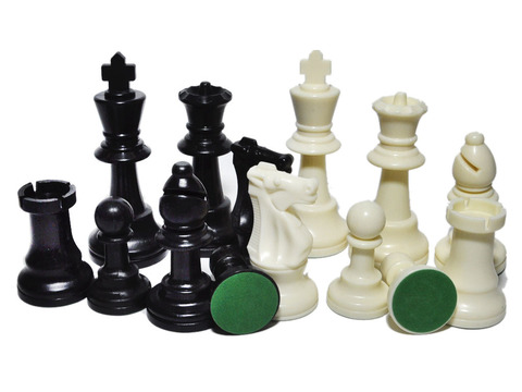 Фигуры шахматные (пластмассовые): 35