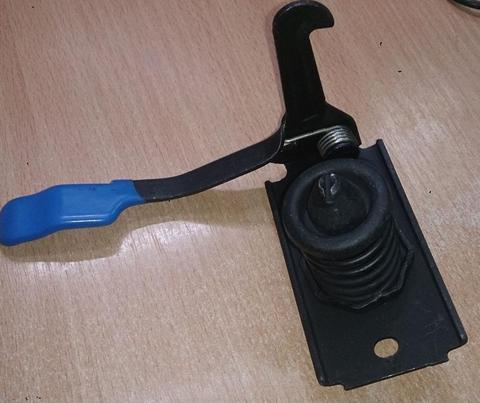 ЗАМОК КАПОТА LACETTI HB, GENTRA КРЮЧОК+ШТЫРЬ GM