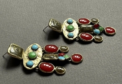 Серьги длинные с подвесками с цветными камнями в винтажном стиле