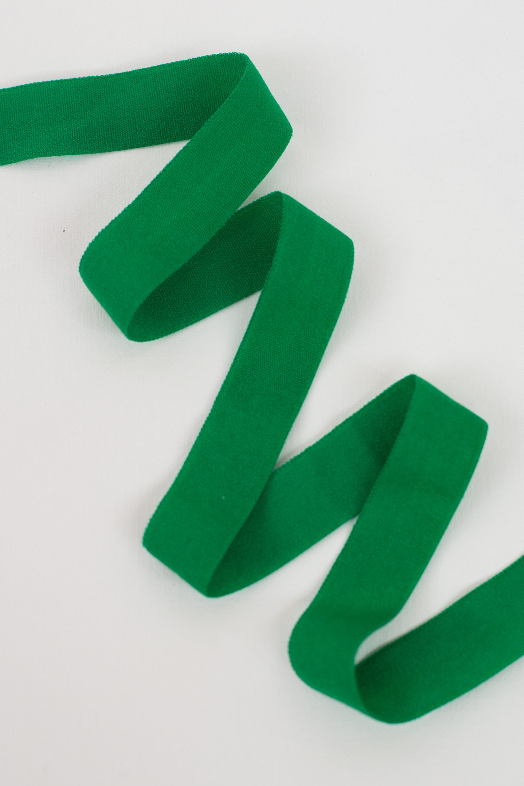 Бейка эластичная зелёная матовая 15 мм
