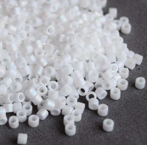 DBM-0351 Бисер цилиндрический Миюки делика 10/0 Белый радужный матовый непрозрачный /Miyuki delica 10/0 White Matted