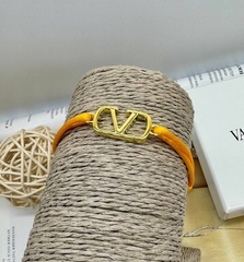 58214 - Браслет VALENTINO с подвеской логотипом на красной нити