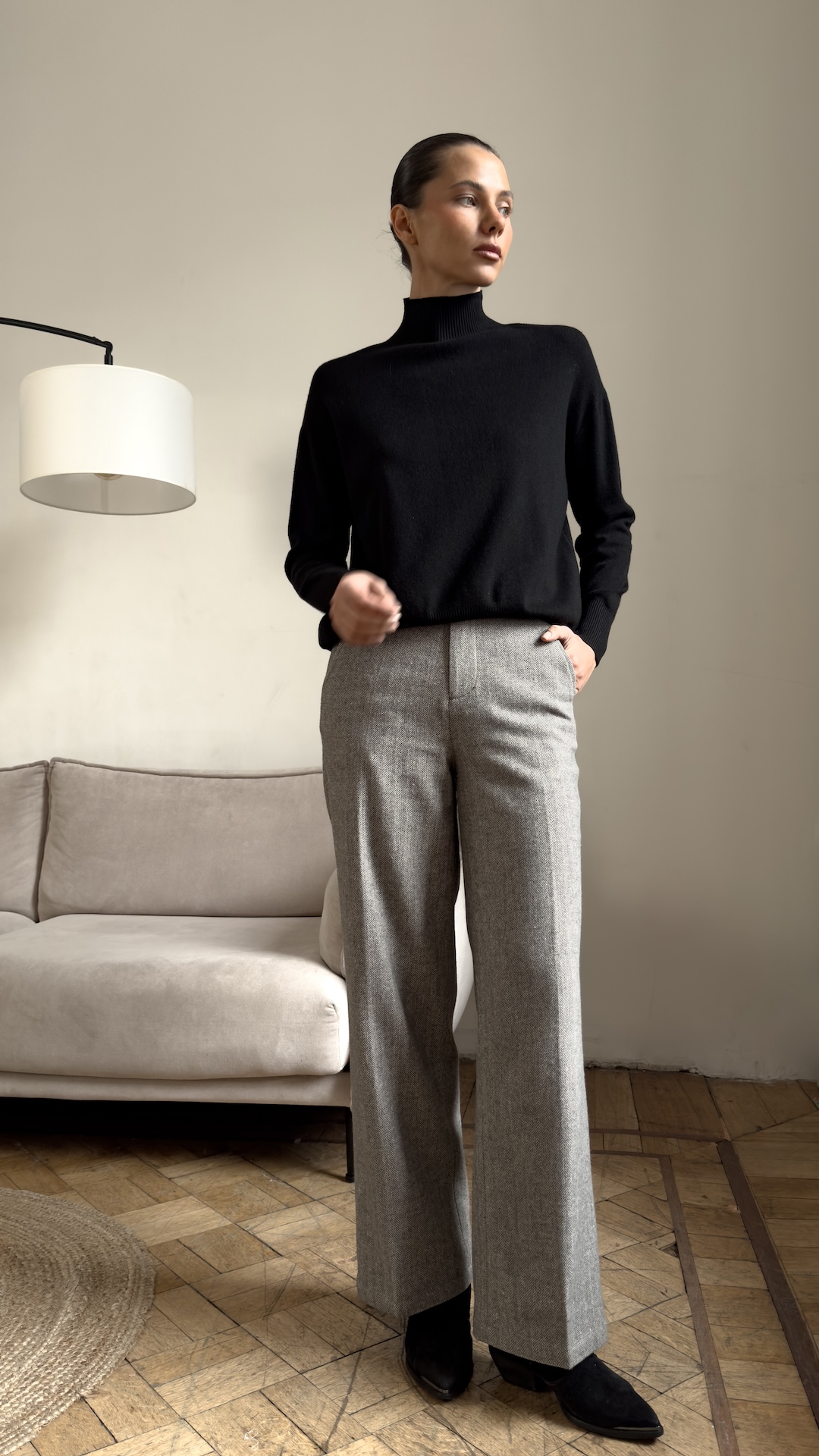 Джемпер из мягкого трикотажа с горлом стойка