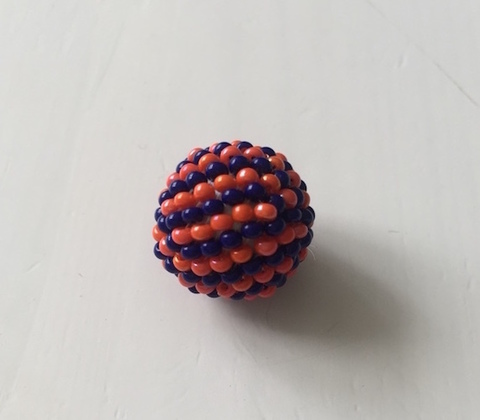 Простые новогодние шарики с бисером без схем: обвязываем крючком — мастер-класс для новичков