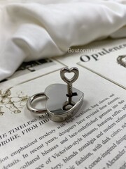 Замок сердце с ключом серебристый