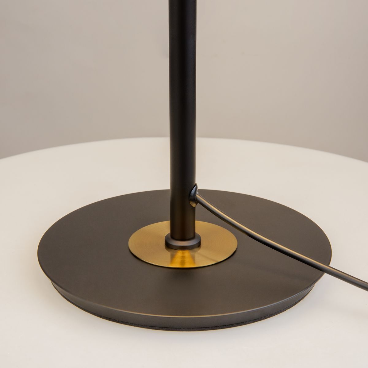 Настольная лампа Maytoni Dress code MOD348TL-L14BBS3K