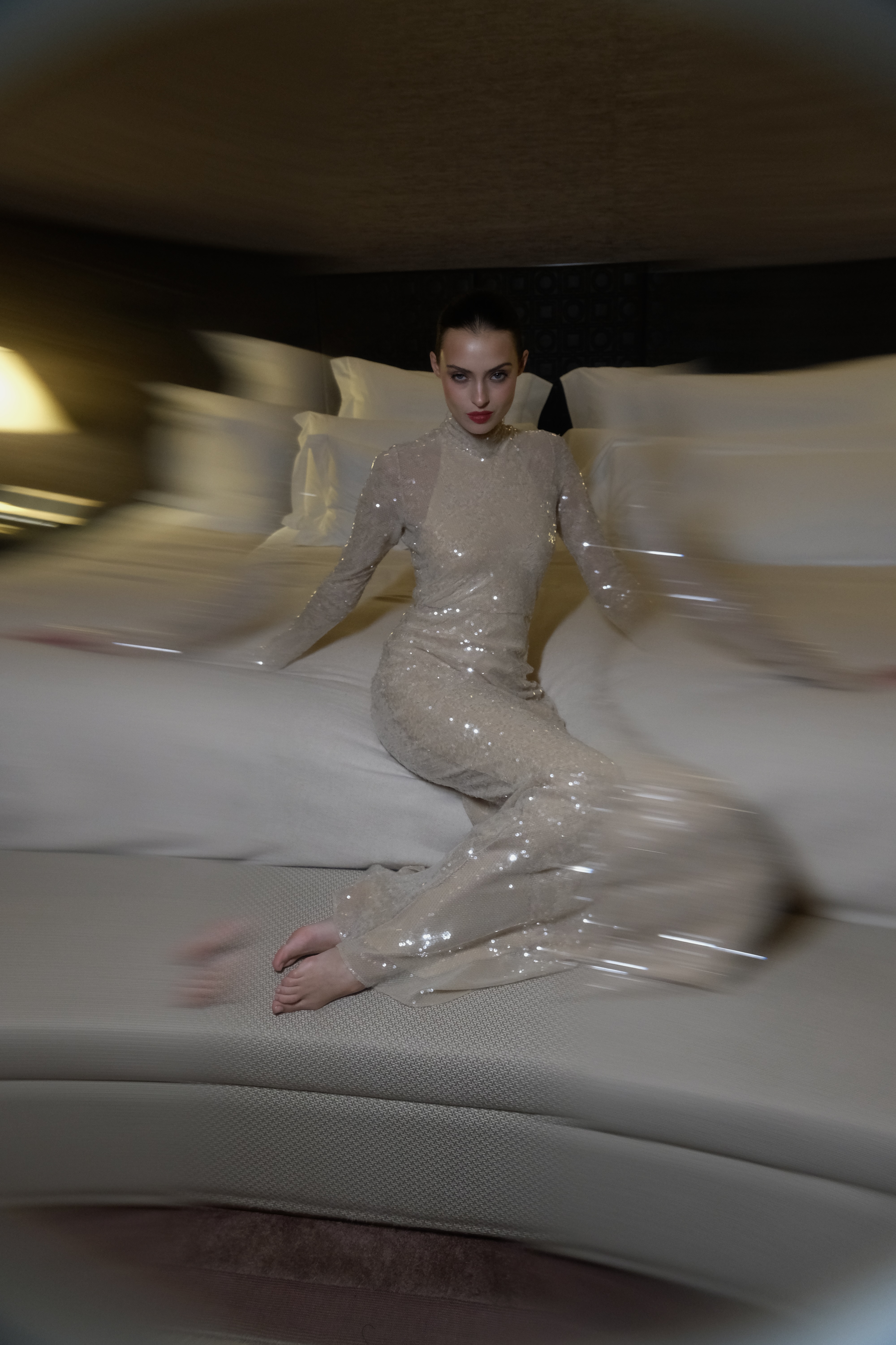 Платье закрытое с пайетками